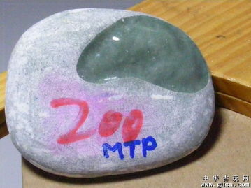 玉中瑰寶，窗開碧海 200克精品陽綠翡翠原石鑒賞